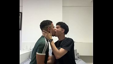 Fudendo o putinho de calcinha