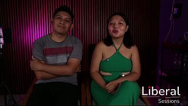 JUGANDO CON SU ESPOSA DELANTE DEL CORNUDO