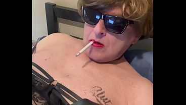 CD Nikki sexy slut smoking