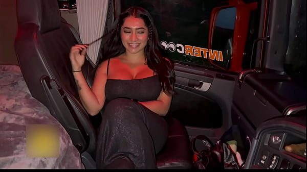 ME FOLLO A UN CONDUCTOR DE CAMIONES MIENTRAS HACÍA AUTO STOP Y LE DEJÓ CORRERSE EN MI COÑO- YASMINA KHAN