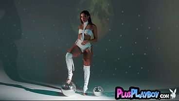 Sisi Rose in lingerie showing big ass and exposing amazing natural body