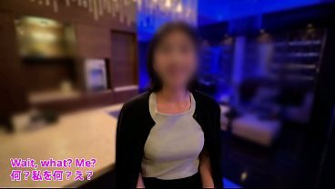 【閉店後のバーで親友と初セックス】