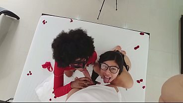 SEGUNDA PARTE TRIO CON MI AMIGA .. primera vez con mi amiga me pongo nerviosa pero la paso muy bien me encanta