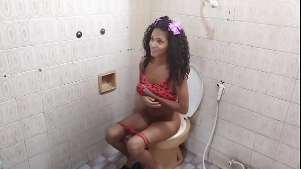 Leo ogro fazendo anal com novinha no banheiro