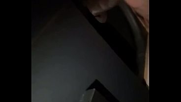 CASADA GOSTOSA MAMOU NEGÃO NO GLORY HOLE GOSTOU TANTO DA ROLE QUE CHAMOU PRA CASA PRA FODER SEM CAMISINHA E O CORBO BEBER TODO LEITE JORRADO NA BUCETA DA JAPINHA