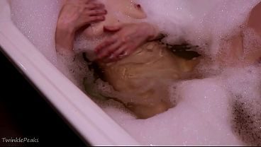 Bubble Bath Playtime: Pee, Queefs & Pussy Fountain