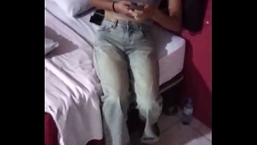 Universitaria joven acepta sexo por dinero
