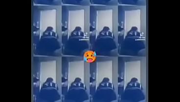 Moviendo el culo