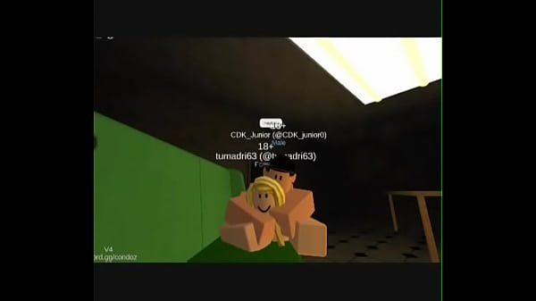 Ella está obsesionada conmigo en Roblox