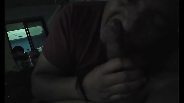 Mi amigo me la chupa en su casa por primera vez!!!