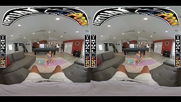 BANGBROS - Seductive Stepsister Xxlayna Marie’s Stretching Mishap Leads To Stepbrother Jay Filling Her Up