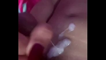 MIRA COMO TERMINE CORRIENDOME EN ABUNDANCIA DESPUES DE HABERME MASTURBADO SUPER RICO Y SENTIR EL PLACER DE HACERLO HASTA LLEGAR AL ORGASMO MIENTRAS ESCUCHAS MIS GEMIDOS QUE TE PONDRAN ERECTO