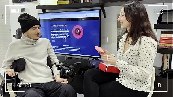 Sofia Bellucci fa la troia con un ragazzo disabile... è solo l'inizio? Oppure non succederà mai più?