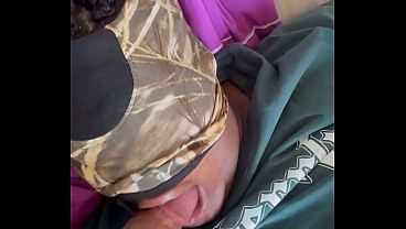 Puta chupando o meu pau