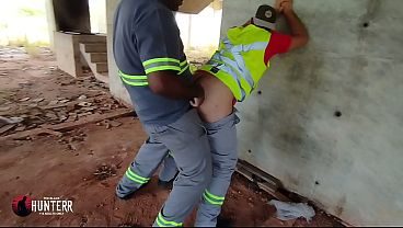 sexo com trabalhadores na construção passivo deu pra dois peão