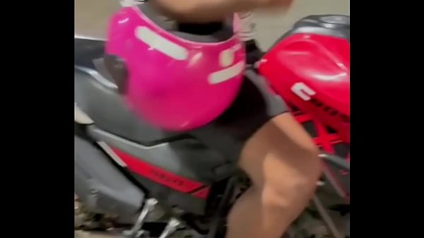 ENTREGADOR SUBIU PRA BEBER AGUA E OFERECI MEU CUZINHO PRA ELE