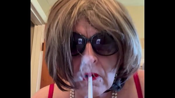 CD Nikki smokes