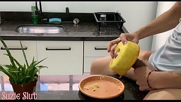 Minha Madrasta Flagra Eu Me Masturbando Com Bolo Que Ela fez Para Meu Pai, Ela Me Castiga Com Sexo Bem Hardcore (VIDEO COMPLETO NO RED)