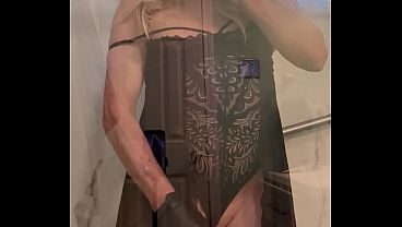 CD Nikki goes blonde shoots load in shower