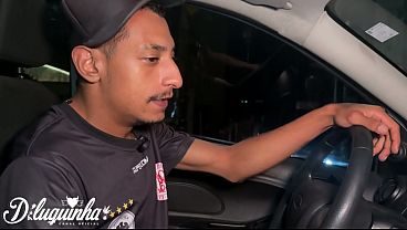 Motorista do uber me surpreendeu com o que ele fez, deu o cuzinho pra mim e pediu leite quente