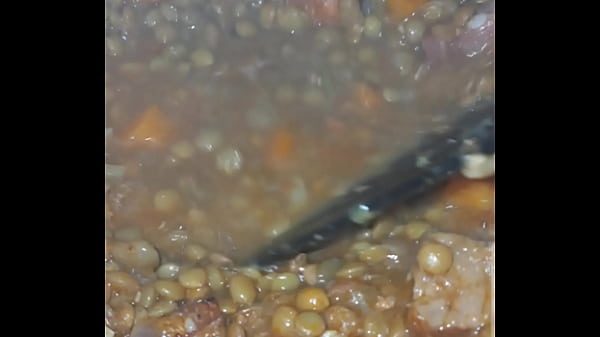 Saboreando un Guisito de Lentejas.