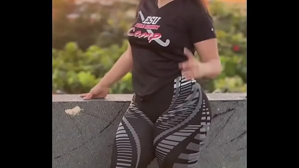 Chick in leggins