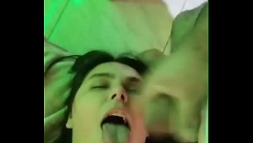 Gozando na boca da puta