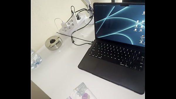 Cuming in my office , people passing by in the road .