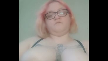 Amputada jugando con sus enormes tetas - camara lenta