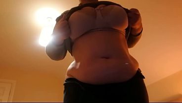 watch me change out of my SWEATY work clothes