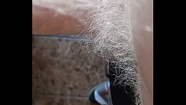 Mi vecina madura me visita cuando su marido no está