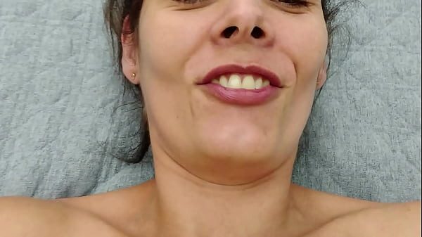 Garoto fodendo uma coroa gostosa de 60 anos e fazendo ela delirar de tesão
