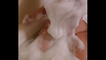 a thick mute girl to fuck in the bath