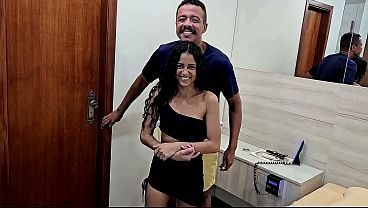 A novinha Talitinha tomou surra de pica no cu do dotado e acabou toda gozada