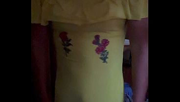 Modelando mis vestidos