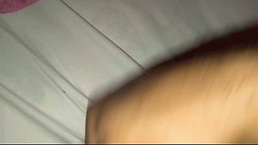 Fodendo gostoso o cuzinho no escurinho