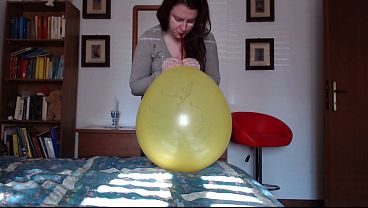 BIG YELLOW LOONER: Nicoletta’s High-Pressure Game on Latex