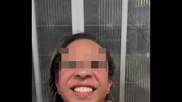 Abordagem a desconhecidos em dose dupla...primeiro no banheiro do Shopping e depois do bloco dentro do metro: duas gozadas na boquinha, duas fodas no pêlo!