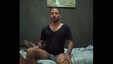 Mulato com pau grande sensualizando
