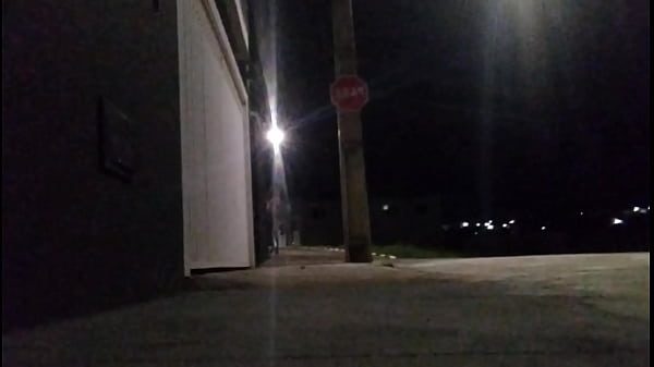 Putinhalee1 colegial exibida na rua