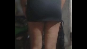 Otra vez con faldita apretadita marcando tanga