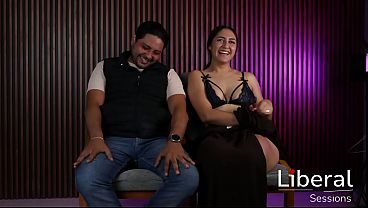 NOVIA CACHONDA LE PIDE A SU NOVIO SER GRABADA MIENTRAS FOLLAN