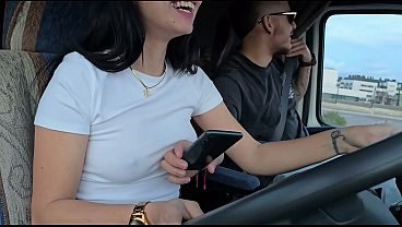 Recogí a un Cliente De UBER Sin Sostén