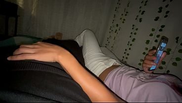 HIJASTRA CALIENTE COMPARTE CAMA CON SU PADRASTRO y EN LA NOCHE ESTO PASA ¡¡TODO QUEDÓ GRABADO!! Video CASERO REAL
