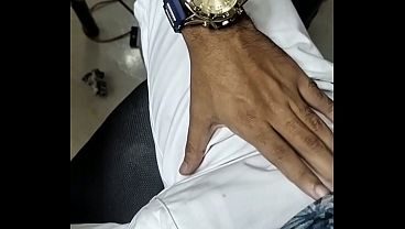 A mão que não resistiu ao desenho da tatuagem