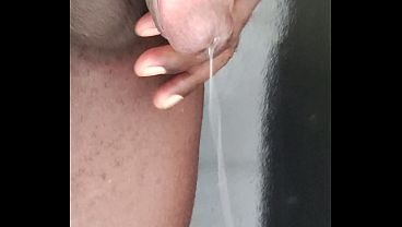 Negão com o pau babando muito