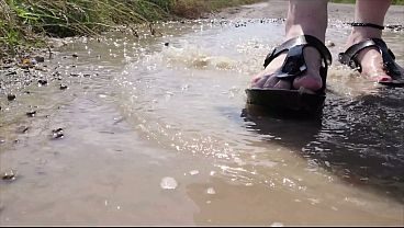 Kleiner Spaziergang mit Pfützen in Birkenstocks