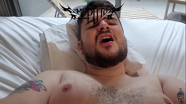 Ursinho dando o rabo no pelo pro macho punk