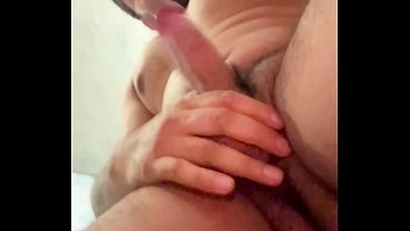 Macho musculoso se pajea y enseña el culo de Hetero curioso!