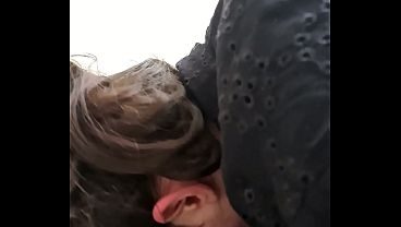 Me la chupa hasta correrme en su boca y luego monta hasta venirse